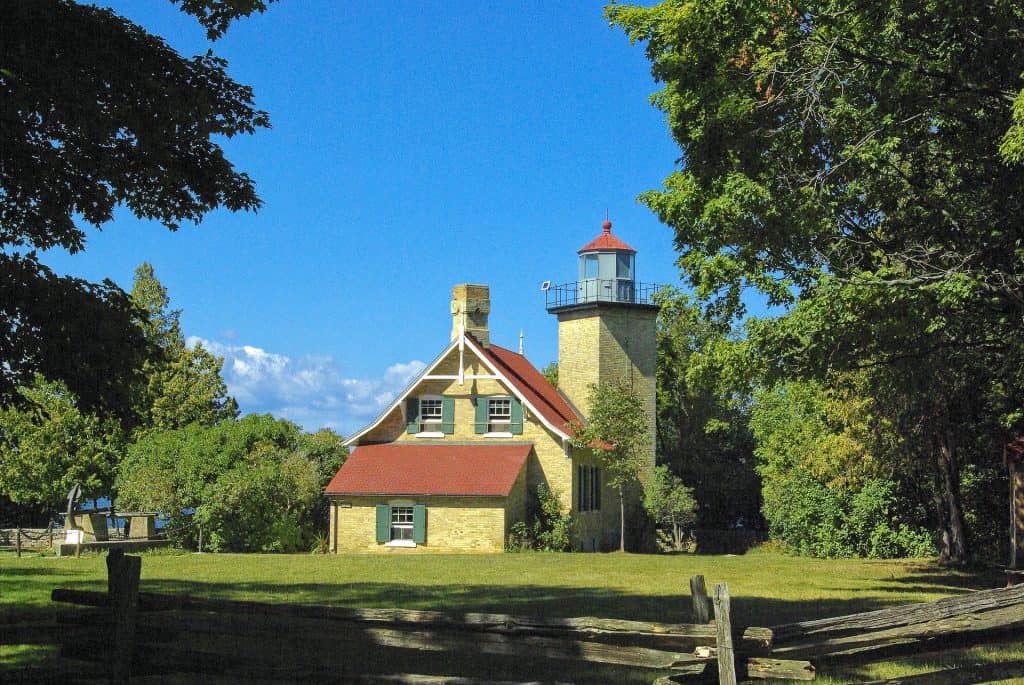 23 Affordable Weekend Getaways in the United States 10 Eagly Bluff Lighthouse in Green Bay, Wisconsin