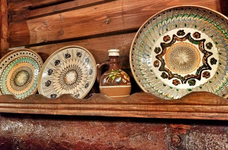 Painted Romanian plates on a shelf in a restaurant