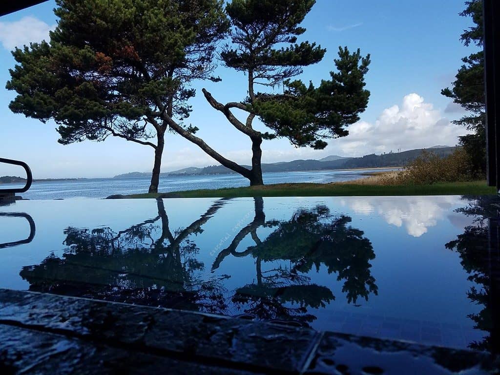 Salishan Resort spa infinity pool